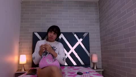 Snapshot of andrea_gill_ chatting on November 4, 2025, 12:04 pm Andres Gil online show from November 4, 2025, 12:04 pm