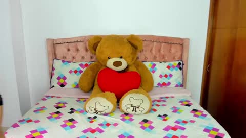 Snapshot of andreaytatyts chatting on October 6, 2025, 2:03 pm Andrea Y Taty online show from October 6, 2025, 2:03 pm