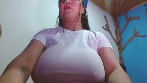 Snapshot of andrebigboobs chatting on November 28, 2025, 12:13 am Andre online show from November 28, 2025, 12:13 am