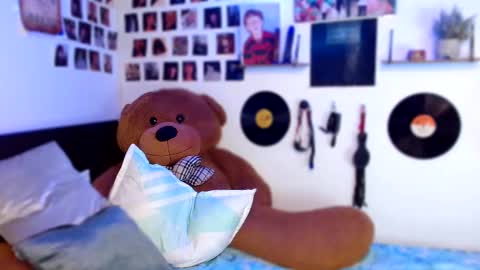 Snapshot of andreewwolffman chatting on March 3, 2025, 10:10 pm Andrew online show from March 3, 2025, 10:10 pm