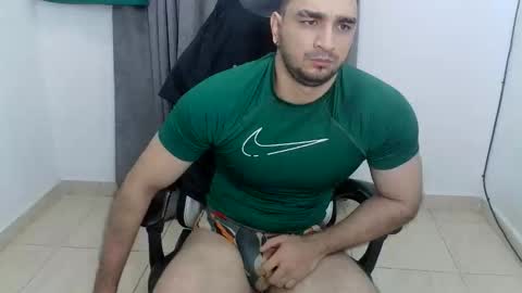 andres180950734 online show from May 18, 2026, 11:43 pm