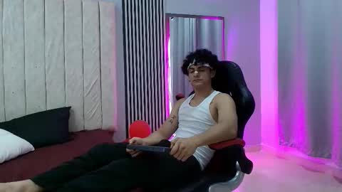 Snapshot of andres_cream chatting on September 23, 2025, 4:15 am andres_cream online show from September 23, 2025, 4:15 am
