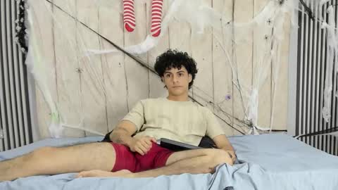 Snapshot of andres_cream chatting on November 1, 2025, 9:06 pm andres_cream online show from November 1, 2025, 9:06 pm