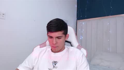 andres online show from February 11, 2025, 9:09 am