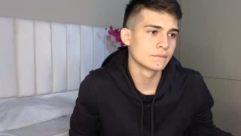 andres online show from March 8, 2025, 9:06 am