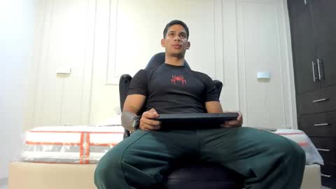 andres_stud online show from May 26, 2026, 3:35 am