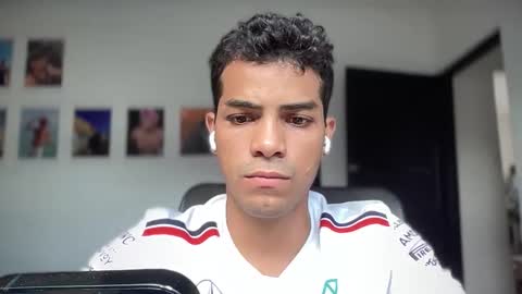 Snapshot of andres_vargas_ chatting on October 21, 2025, 8:09 pm Andres online show from October 21, 2025, 8:09 pm