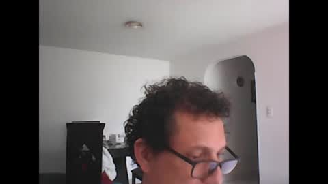 Snapshot of andresfloga chatting on November 3, 2025, 5:25 pm andresfloga online show from November 3, 2025, 5:25 pm