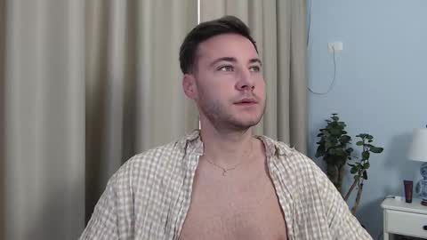 Snapshot of andrew2305 chatting on September 28, 2025, 9:14 am Justin Andrew online show from September 28, 2025, 9:14 am