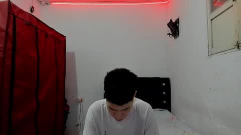 andrew_2811 online show from April 14, 2026, 10:54 am