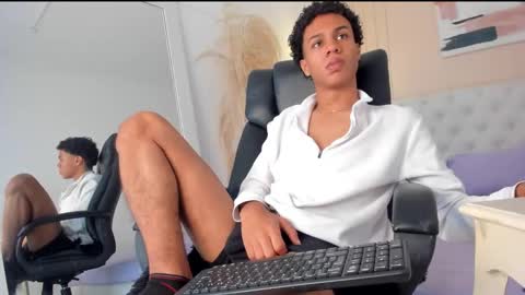 andrew_burnss online show from November 12, 2025, 2:50 pm