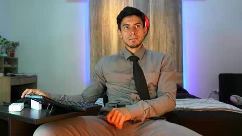 Andrew online show from November 18, 2025, 4:28 am