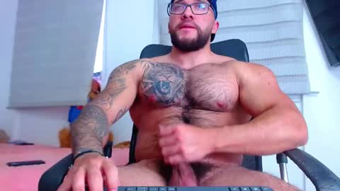 andrew_holden__ online show from February 11, 2025, 10:50 pm