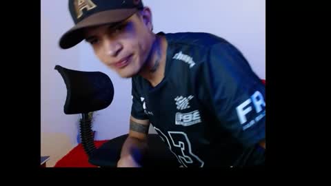 Snapshot of andrew_smitx chatting on March 5, 2026, 12:39 am andrew_smitx online show from March 5, 2026, 12:39 am