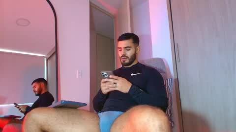 Snapshot of andrew_west_ chatting on September 18, 2025, 3:25 pm ANDREW WEST online show from September 18, 2025, 3:25 pm