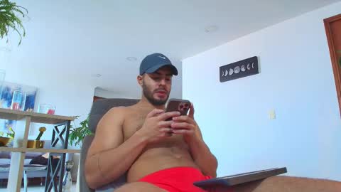 Snapshot of andrew_west_ chatting on November 7, 2025, 2:50 pm ANDREW WEST online show from November 7, 2025, 2:50 pm