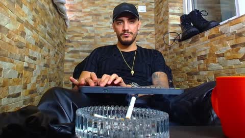 Snapshot of andrewbanner chatting on December 9, 2024, 10:32 am MasterRomania online show from December 9, 2024, 10:32 am