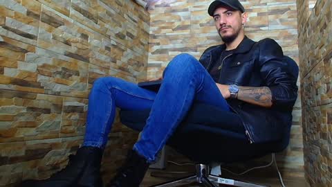 Snapshot of andrewbanner chatting on December 11, 2024, 6:25 am MasterRomania online show from December 11, 2024, 6:25 am