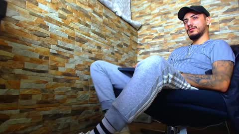 Snapshot of andrewbanner chatting on December 13, 2024, 5:16 am MasterRomania online show from December 13, 2024, 5:16 am