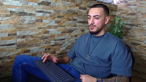 Snapshot of andrewbanner chatting on December 15, 2024, 7:46 am MasterRomania online show from December 15, 2024, 7:46 am