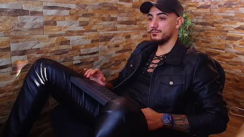 Snapshot of andrewbanner chatting on December 15, 2024, 10:50 am MasterRomania online show from December 15, 2024, 10:50 am