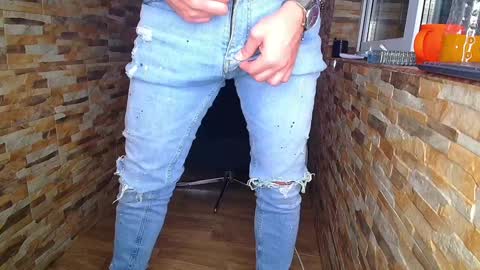 Snapshot of andrewbanner chatting on December 16, 2024, 8:09 am MasterRomania online show from December 16, 2024, 8:09 am