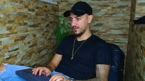 Snapshot of andrewbanner chatting on December 19, 2024, 5:07 am MasterRomania online show from December 19, 2024, 5:07 am