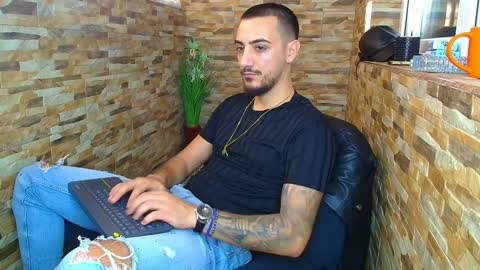 Snapshot of andrewbanner chatting on December 19, 2024, 8:13 am MasterRomania online show from December 19, 2024, 8:13 am