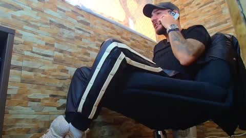 Snapshot of andrewbanner chatting on December 20, 2024, 7:55 am MasterRomania online show from December 20, 2024, 7:55 am