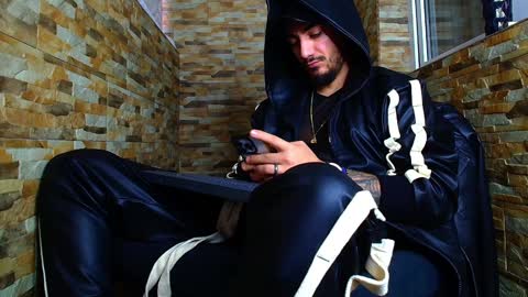 Snapshot of andrewbanner chatting on December 21, 2024, 9:01 am MasterRomania online show from December 21, 2024, 9:01 am