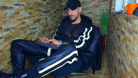 Snapshot of andrewbanner chatting on December 23, 2024, 4:22 am MasterRomania online show from December 23, 2024, 4:22 am