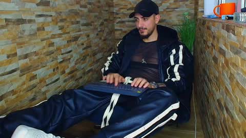 Snapshot of andrewbanner chatting on December 23, 2024, 10:32 am MasterRomania online show from December 23, 2024, 10:32 am