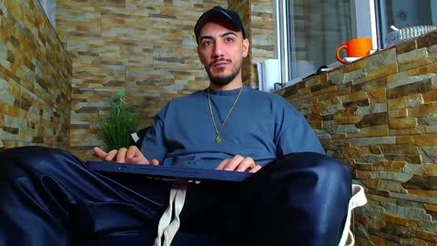 Snapshot of andrewbanner chatting on December 28, 2024, 4:19 am MasterRomania online show from December 28, 2024, 4:19 am