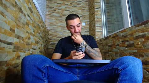 Snapshot of andrewbanner chatting on January 5, 2025, 6:02 am MasterRomania online show from January 5, 2025, 6:02 am