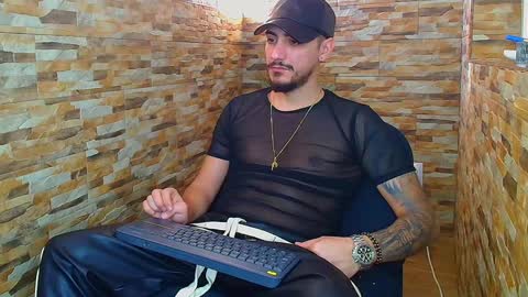 Snapshot of andrewbanner chatting on January 5, 2025, 9:05 am MasterRomania online show from January 5, 2025, 9:05 am