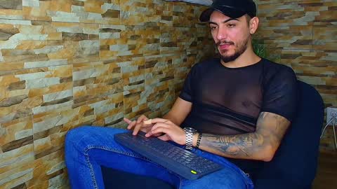 Snapshot of andrewbanner chatting on January 8, 2025, 4:23 am MasterRomania online show from January 8, 2025, 4:23 am