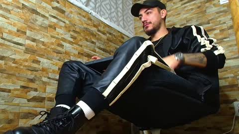 Snapshot of andrewbanner chatting on January 12, 2025, 4:52 am MasterRomania online show from January 12, 2025, 4:52 am