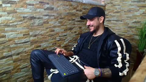 Snapshot of andrewbanner chatting on January 12, 2025, 7:53 am MasterRomania online show from January 12, 2025, 7:53 am