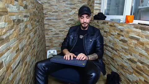 Snapshot of andrewbanner chatting on January 13, 2025, 4:28 am MasterRomania online show from January 13, 2025, 4:28 am