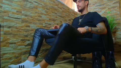 Snapshot of andrewbanner chatting on January 13, 2025, 7:32 am MasterRomania online show from January 13, 2025, 7:32 am