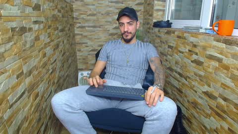 Snapshot of andrewbanner chatting on January 14, 2025, 5:08 am MasterRomania online show from January 14, 2025, 5:08 am