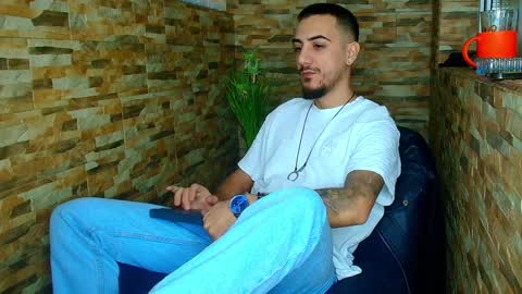 Snapshot of andrewbanner chatting on January 19, 2025, 5:58 am MasterRomania online show from January 19, 2025, 5:58 am