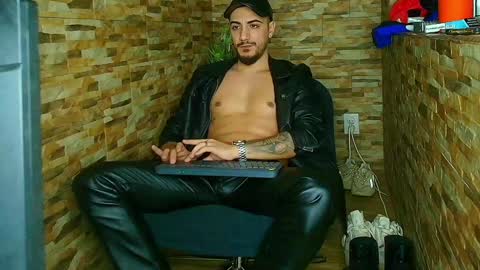 Snapshot of andrewbanner chatting on January 21, 2025, 4:21 am MasterRomania online show from January 21, 2025, 4:21 am