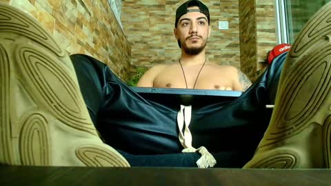 Snapshot of andrewbanner chatting on January 23, 2025, 5:02 am MasterRomania online show from January 23, 2025, 5:02 am