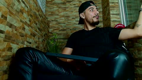 Snapshot of andrewbanner chatting on January 26, 2025, 4:20 am MasterRomania online show from January 26, 2025, 4:20 am