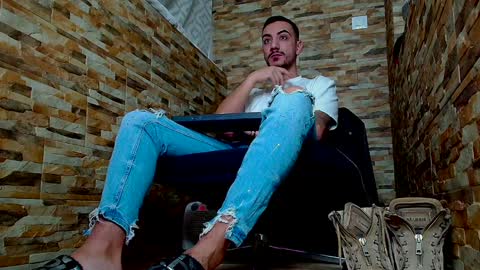 Snapshot of andrewbanner chatting on February 2, 2025, 4:37 am MasterRomania online show from February 2, 2025, 4:37 am