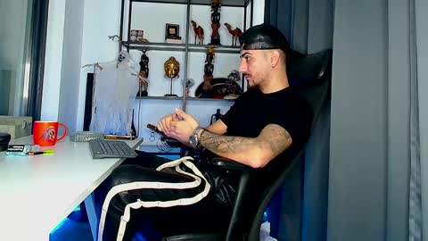 Snapshot of andrewbanner chatting on February 4, 2025, 6:04 am MasterRomania online show from February 4, 2025, 6:04 am