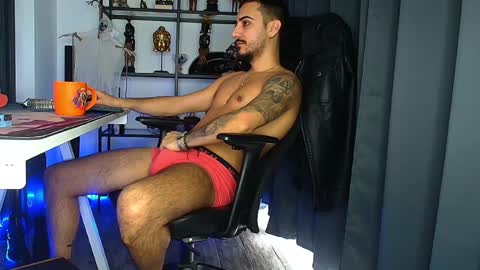 Snapshot of andrewbanner chatting on February 11, 2025, 8:26 am MasterRomania online show from February 11, 2025, 8:26 am