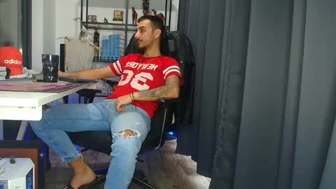 Snapshot of andrewbanner chatting on February 13, 2025, 5:48 am MasterRomania online show from February 13, 2025, 5:48 am