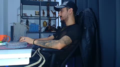 Snapshot of andrewbanner chatting on February 19, 2025, 6:00 am MasterRomania online show from February 19, 2025, 6:00 am